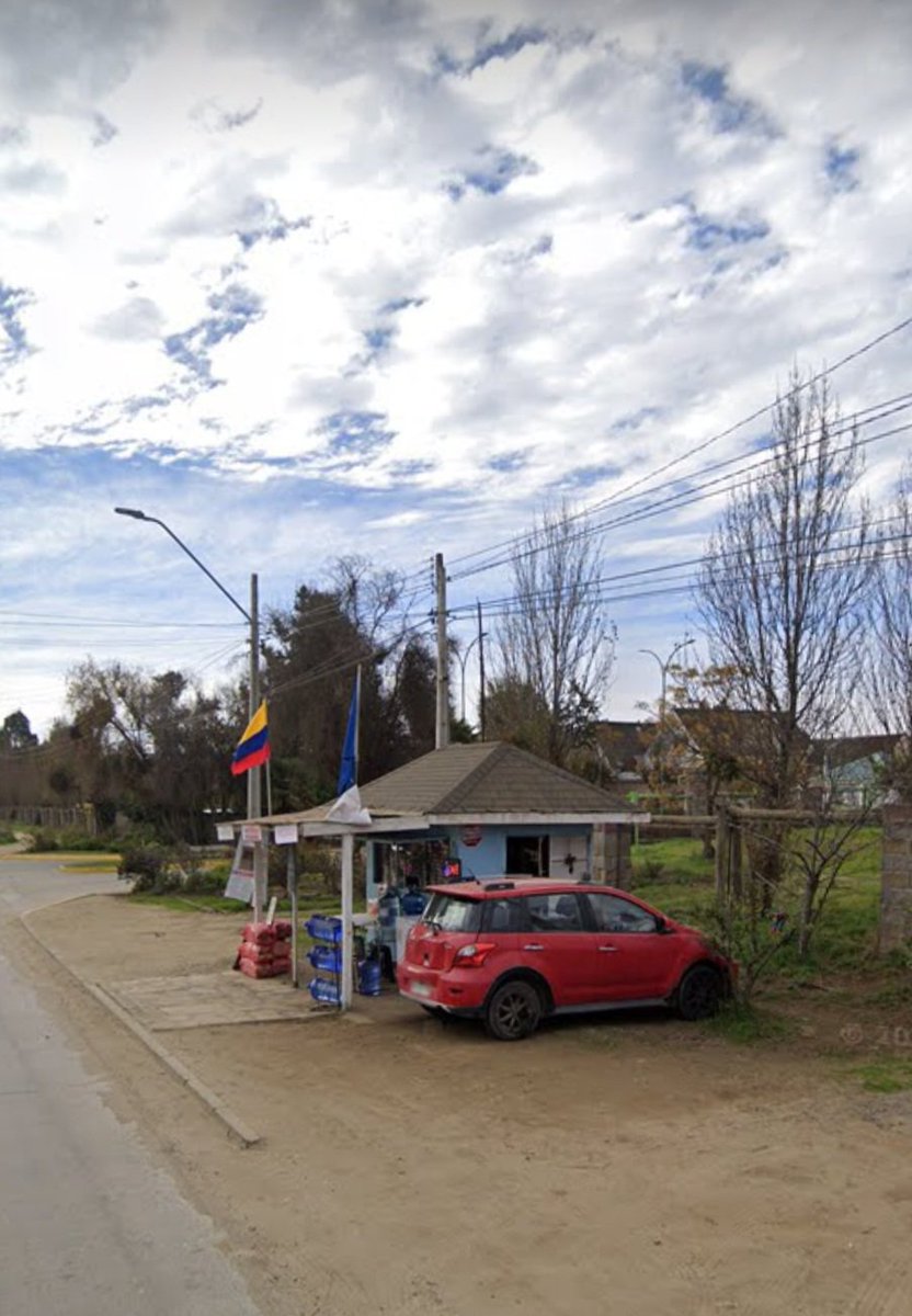 Fernandogonz87's tweet photo. Ojalá consideren sacar este kiosco o correrlo ya que está estorbando la nueva ciclovia en Avenida Cardenal Samoré, Placilla @delegacionpdp @JorgeSharp @MunicipioValpo #Placilla #Curauma #Comuna #Tendencia #Chile #Ciclovia #Problema #HoyosPeatonales #JorgeSharp #Valparaíso https://t.co/qD0BHFrDXj