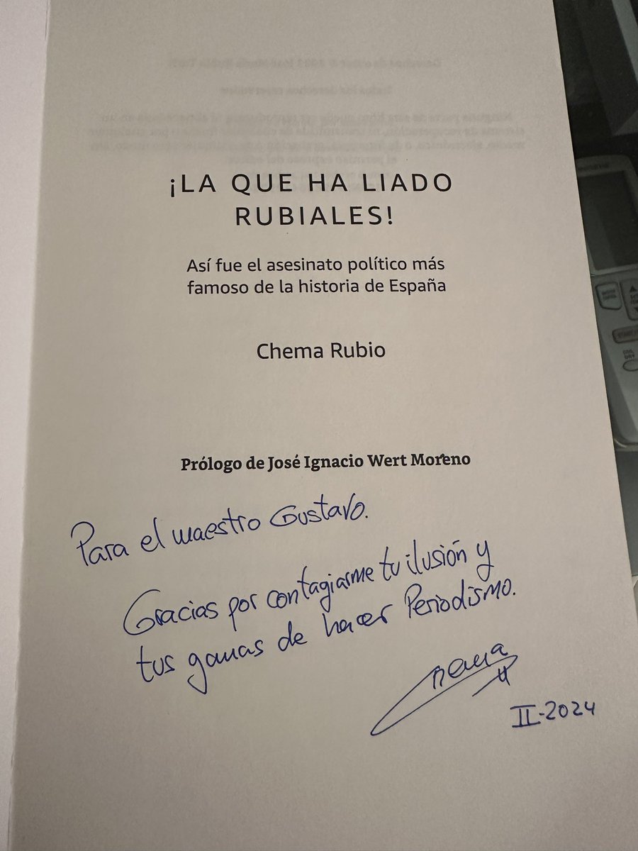 gustavomunana's tweet photo. 📕 He esperado al Día del Libro para recomendaros la lectura de uno muy especial escrito por @chemarubio_es un periodista de primer nivel con el que compartí muchas horas de grabación en #PistaAzul de la @LNFS Gracias por tu dedicación, valentía y lealtad compañero. https://t.co/EKY87zgiwV