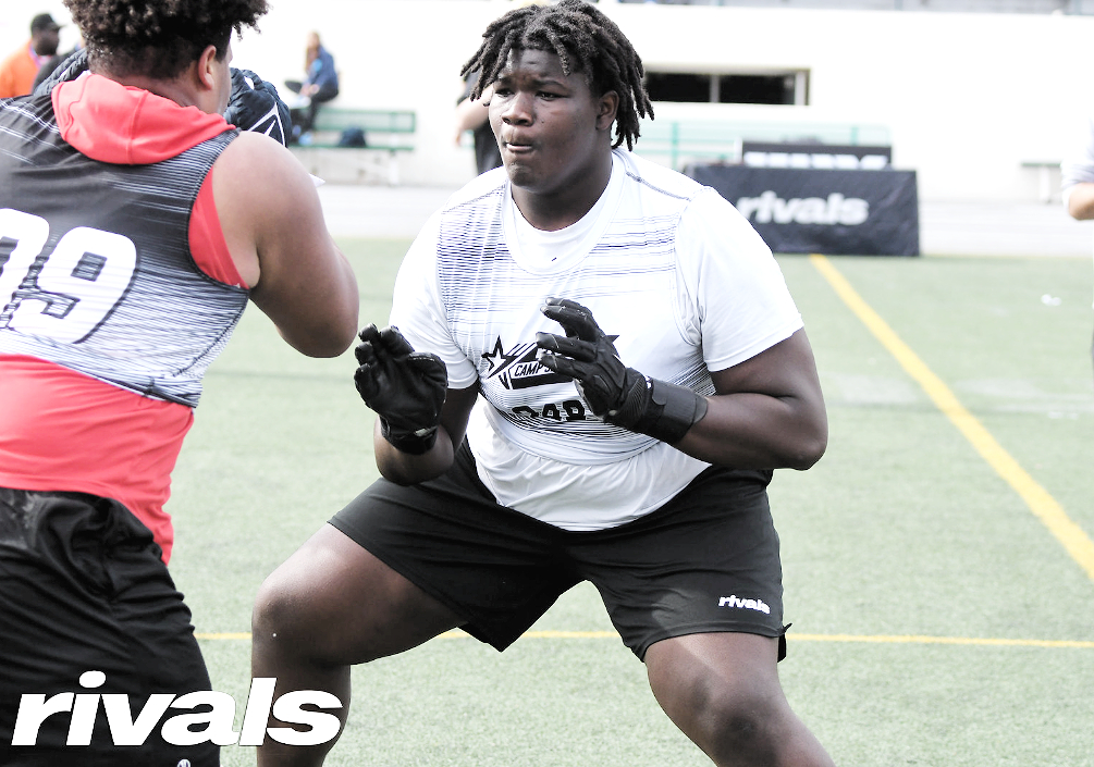 2026 OT Malik White (Rancho Cucamonga) enjoys the practice environment on visit to UCLA: Click here: bit.ly/3xP9HLv Malik was on an unofficial April 13 and came away impressed by the environment at UCLA.