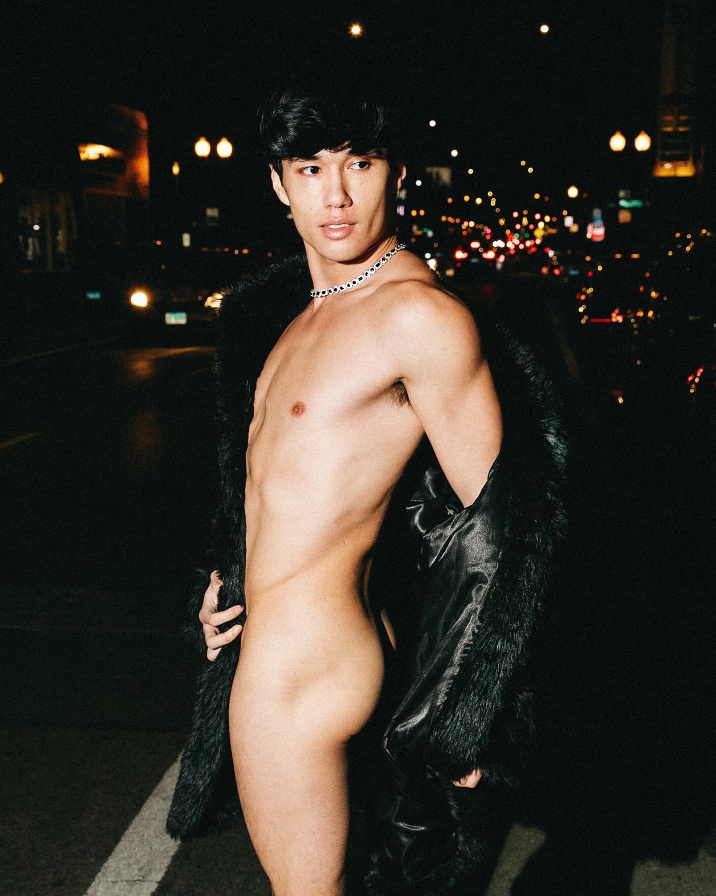 2 pic. Pretty w̶o̶man, walkin down the street ✨ https://t.co/U0JYs1dkVk