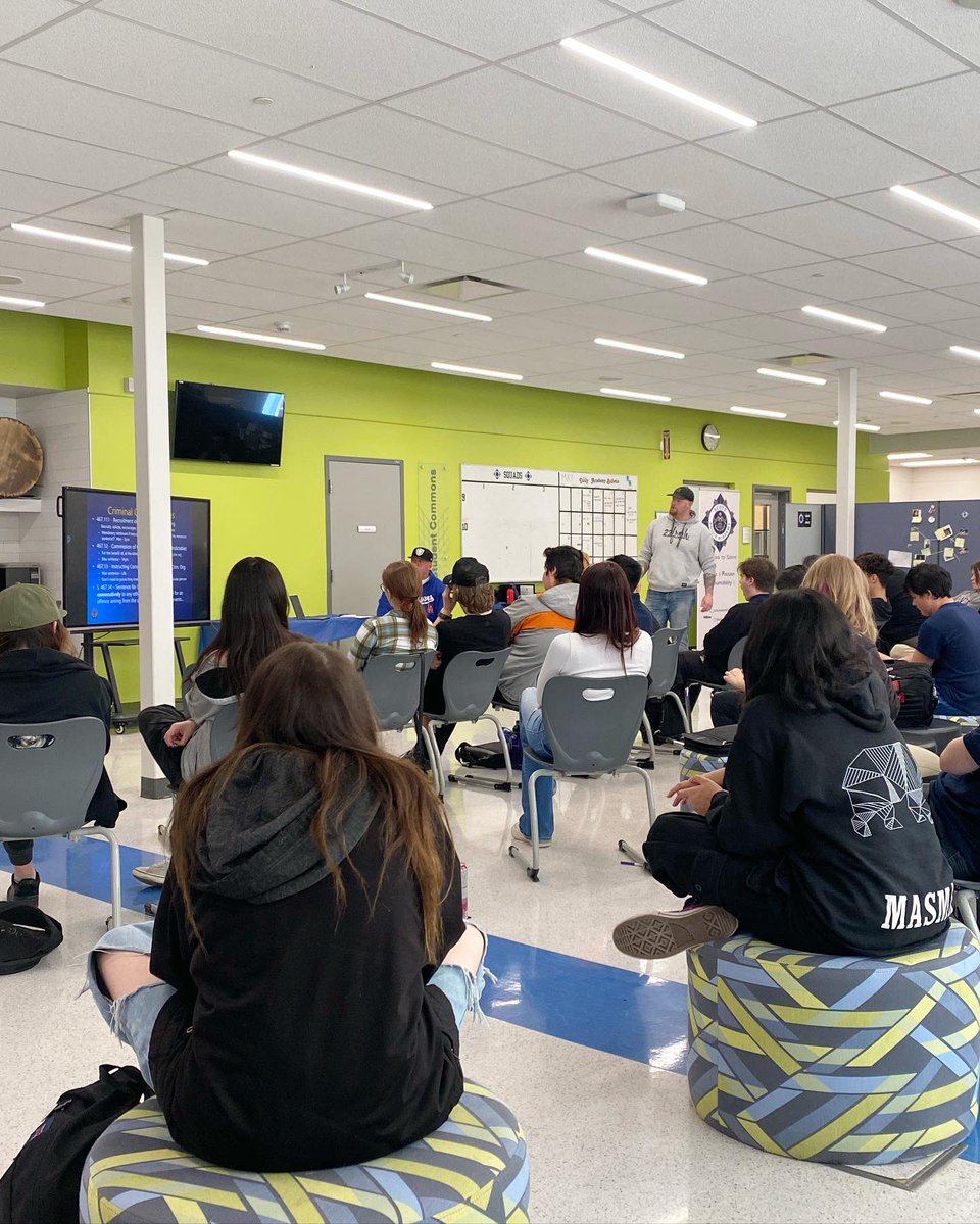 scott_academy's tweet image. There are so many reasons we are grateful for our partnership with @reginapolice 

This week staff &amp;amp; students had a chance to interact with members of RPS including @padsk9sinclair , the Organized Crime Unit and the Indigenous Recruitment Officer.