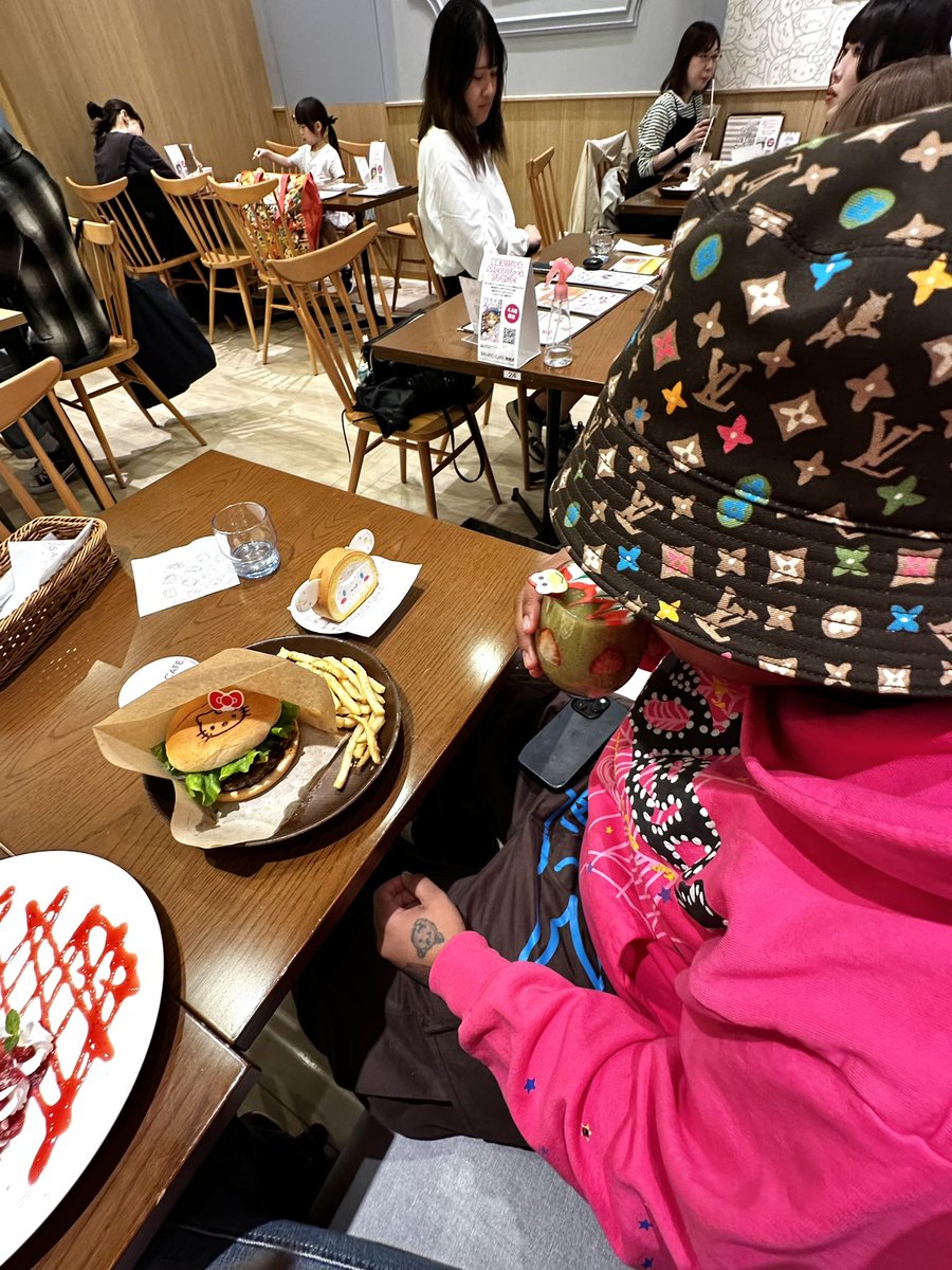 Nij2Fly's tweet photo. 🈯️🗼🈷️🍡🈳 https://t.co/9vNRBfJhCL