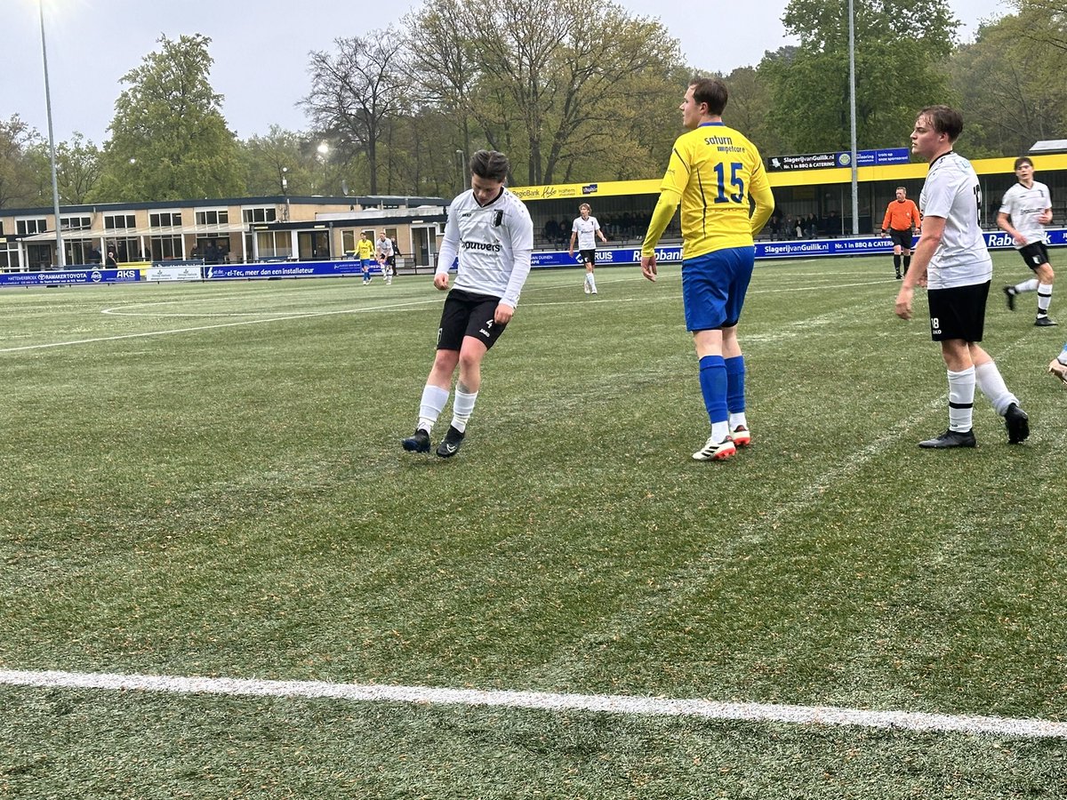 svHattoHeim's tweet photo. sv Hatto-Heim JO 23 - vv Berkum JO 23

Op een nat en koud sportpark 't Achterveen speelde vanavond de teams onder de 23 jaar tegen elkaar
In een wedstrijd met een hoog tempo vielen de doelpunten in de 2e helft 1-0 Stijn Oosting , 2-0 Jesse Winkelaar en de 3-0 door Ward Willemsen https://t.co/GMmsBHDThZ