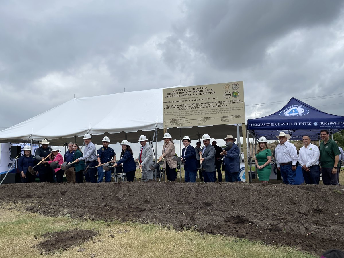 hcdd_1's tweet photo. This morning our HCDD1 and @HCP1_Fuentes held a groundbreaking ceremony in Edcouch to commemorate the beginning of the Main Floodwater Channel Expansion Project! 🎉Thank you to our elected officials for their presence and their continuous support. 👷
#gohcdd1 https://t.co/gFHG6lAFOg