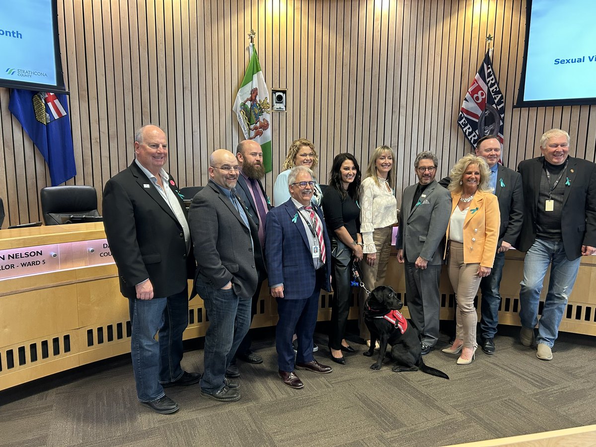 Mayor Frank declared the month of May as Sexual Assault Awareness Month in Strathcona County Today. Great to have @RoxaneTiessen, Kiara and Yukon join council in chambers today.