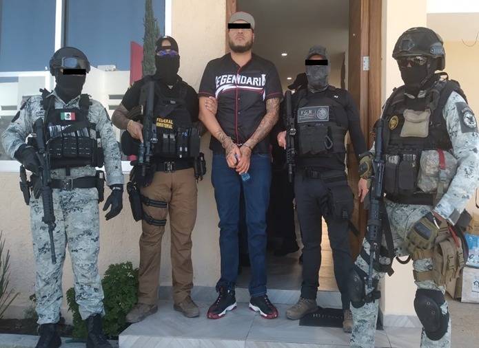 Tomas N, conocido como 'El Iker', miembro clave del grupo delictivo 'La Línea' asociado al nuevo Cártel de Juárez, ha sido arrestado. @EJTO_FAM_GN #EjercitoMexicano @SEDENAmx