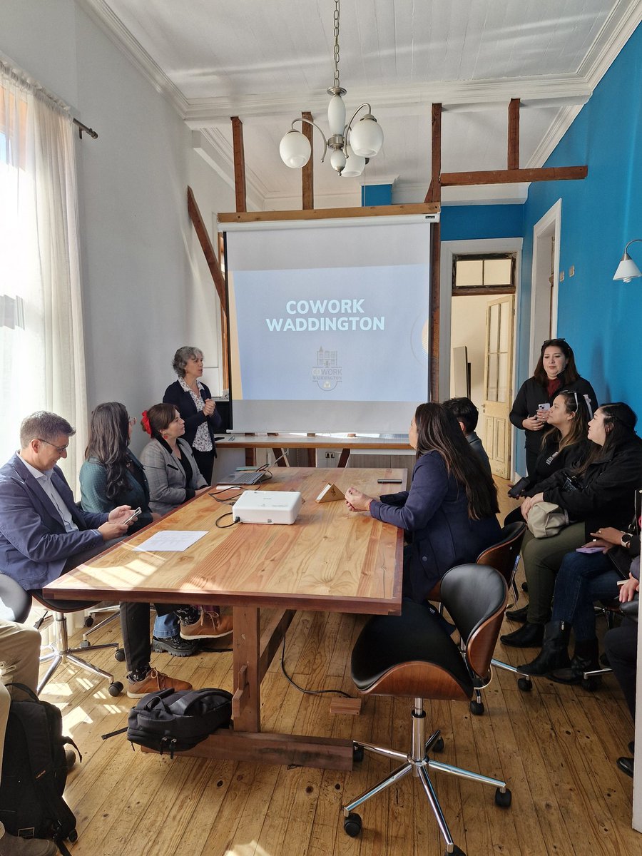 Hoy en la inauguración del primer cowork de #PlayaAncha #Valparaiso, ubicado en un Inmueble de Conservación Histórica de 1910. Tremendo trabajo de restauración y revitalización de este barrio patrimonial. #CoworkWaddington <a href="/sernatur_valpo/">SERNATUR Valparaíso</a>