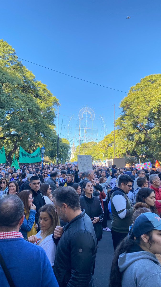 CarlosMarioSos2's tweet photo. “La conquista más grande fue que la Universidad se llenó de hijos de obreros, donde antes estaba solamente admitido el oligarca”

Miles en las calles en defensa de la Universidad pública ante semejante atropello por parte del gobierno nacional! 

#MarchaFederalUniversitaria https://t.co/BPxp4oKHuz
