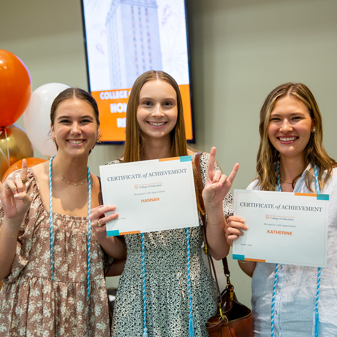 We're #LonghornProud to celebrate our 2024 College Scholars and Distinguished College Scholars! #WhatStartsHere, starts with you 🤘