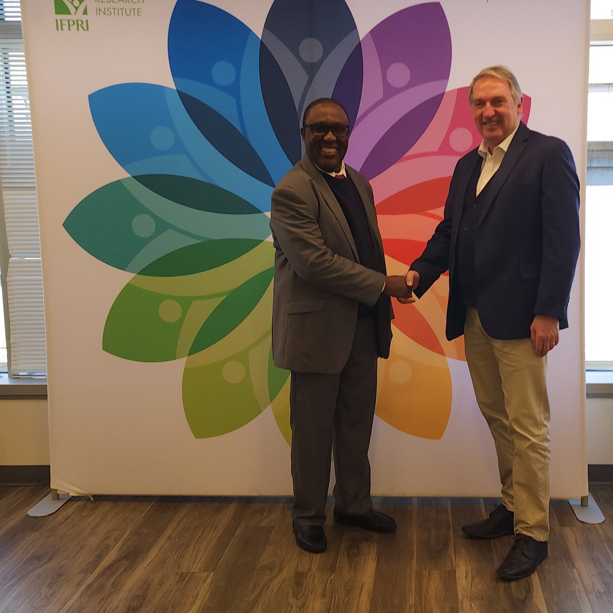 It was a pleasure hosting DG of @IITA and @CGIAR Regional Director for Continental Africa, @simeonehui, and IITA’s leadership team at IFPRI for discussions on joint research priorities. @CGIAR