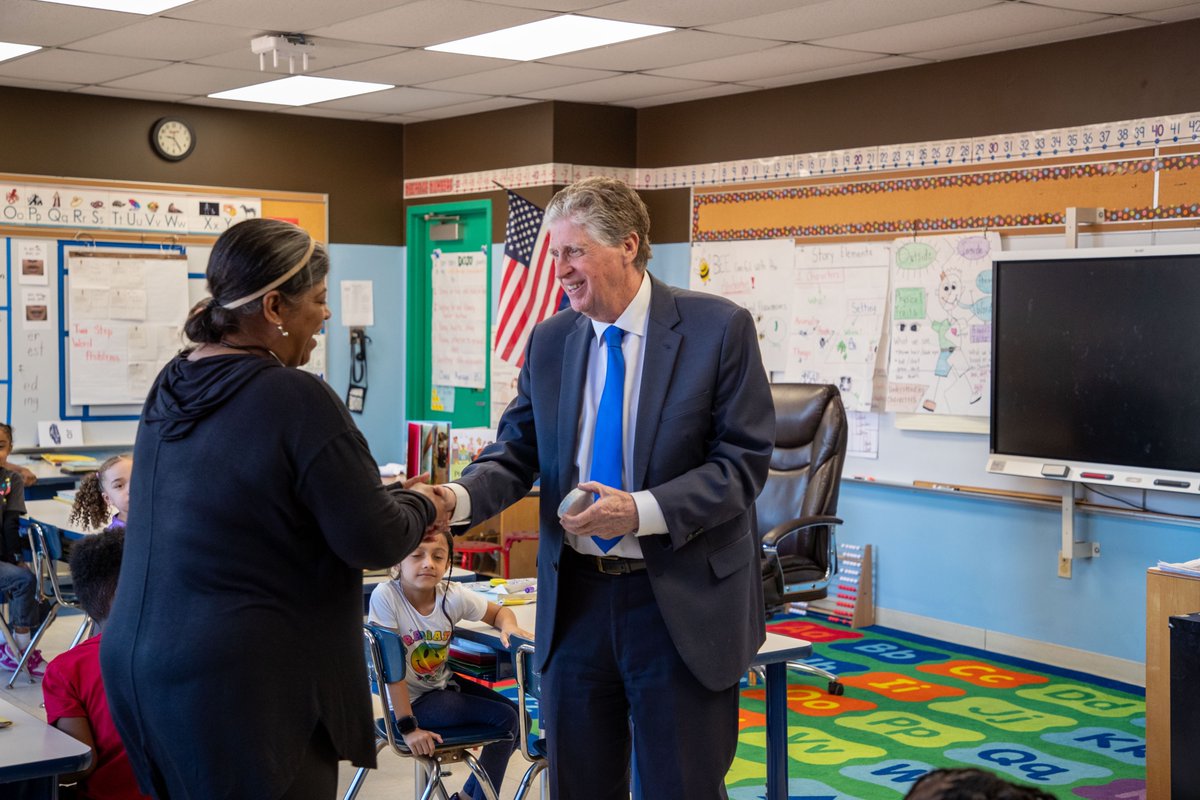 Governor Dan McKee (@govdanmckee) on Twitter photo I celebrated #WorldBookDay with a bright bunch of students at <a href="/VeazieLions/">Veazie Street School</a> by reading one of the First Lady’s favorite stories, “Look Out For Litter.”
Litter-free 🤝 Literacy I celebrated #WorldBookDay with a bright bunch of students at <a href="/VeazieLions/">Veazie Street School</a> by reading one of the First Lady’s favorite stories, “Look Out For Litter.”
Litter-free 🤝 Literacy