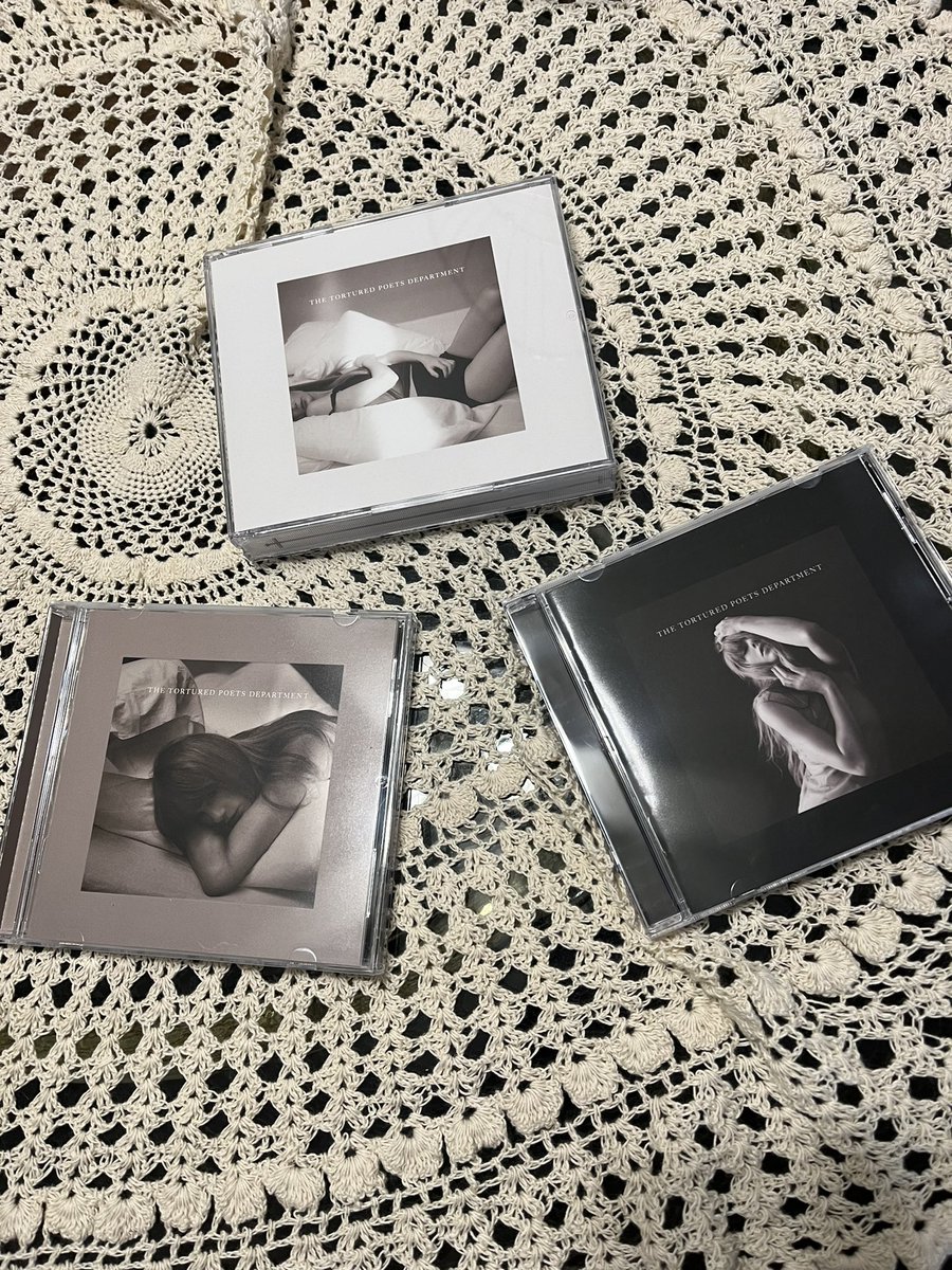 dharma_23's tweet photo. My holy trinity🤍 they all arrived todayyy ty @Target and @taylornation13 @taylorswift13 🤍🤍🤍🤍 #TTPD #TTPDTargetRun #TTPDBoardMeeting https://t.co/qnGVjAGANo