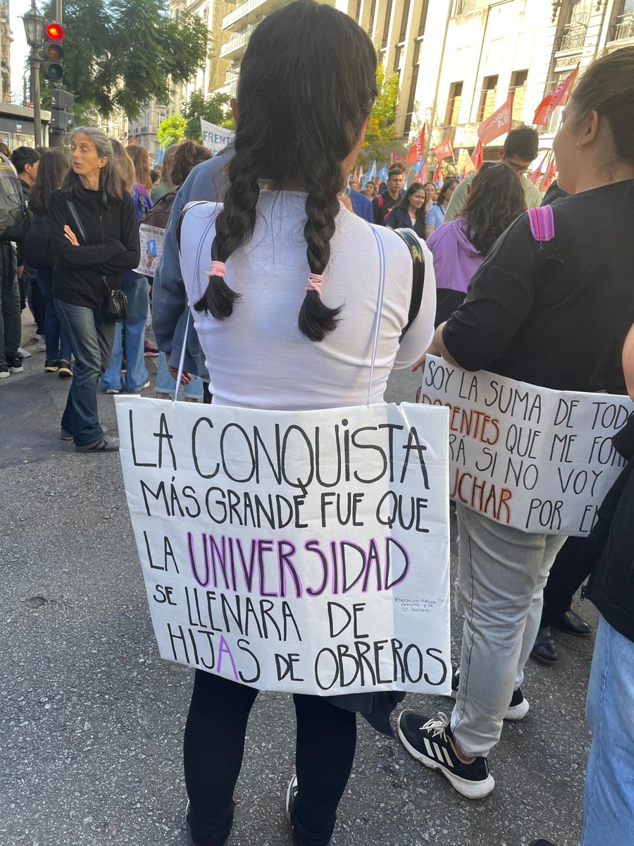 Manifestation pour l'Université publique en Argentine photo envoyée par mon amie Maud 'La plus grande conquête a été que l’université se soit remplie d’enfants d’ouvriers'