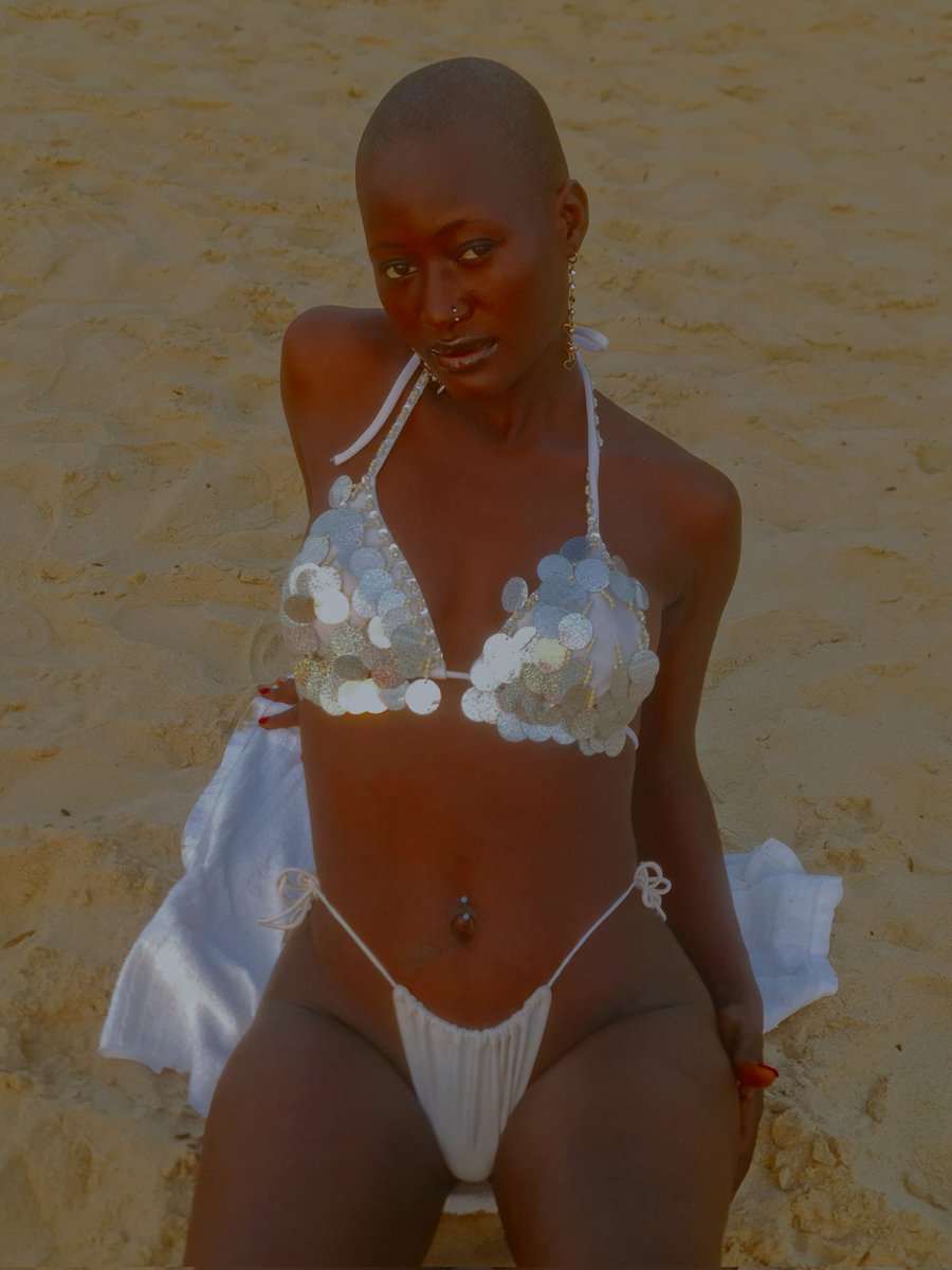 dormani29602's tweet photo. Bald model 🥰☺️🤩 https://t.co/S1y7q1T5SE