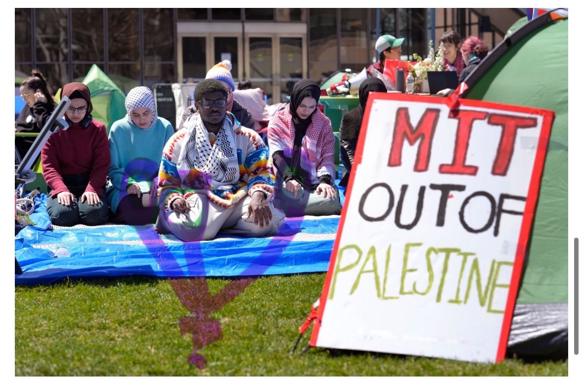 akbrittaj's tweet photo. What does the index finger only out on the right hand mean? Just a coincidence? #MIT #CampusMeltdown #IsraelPalestineWar 
#PalestineWillBeFree 
#Israel https://t.co/i3bYl8xSnU