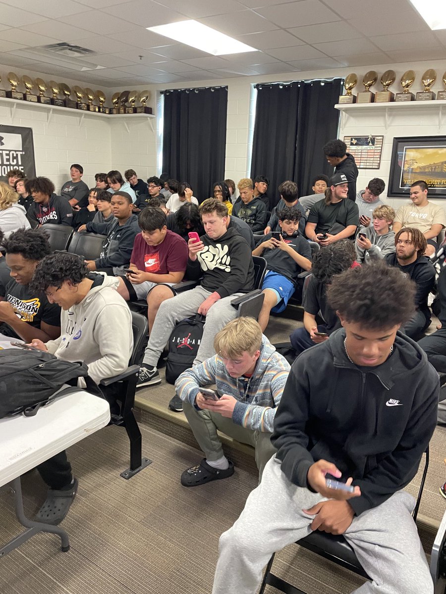 BWhitson14's tweet photo. Jackets working together on Adrenaline fund raiser today! No entitlement here. Bunch of guys willing to do what it takes for program needs above the norm. #jacketswin https://t.co/q7yV0jHoNK