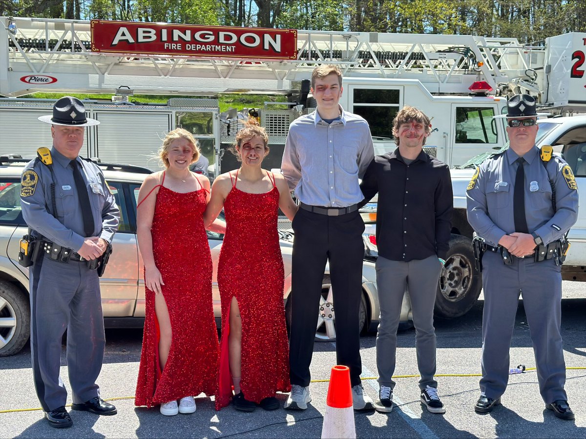 VSPPIO's tweet photo. We would like to thank the students and staff of Abingdon High School for inviting the #VirginiaStatePolice to participate in today's #PromPromise event alongside the Abingdon Polic, Abingdon Volunteer Fire and Rescue &amp; the Washington County Life Saving Crew.

#ArriveAlive https://t.co/Zmuwb278Gx