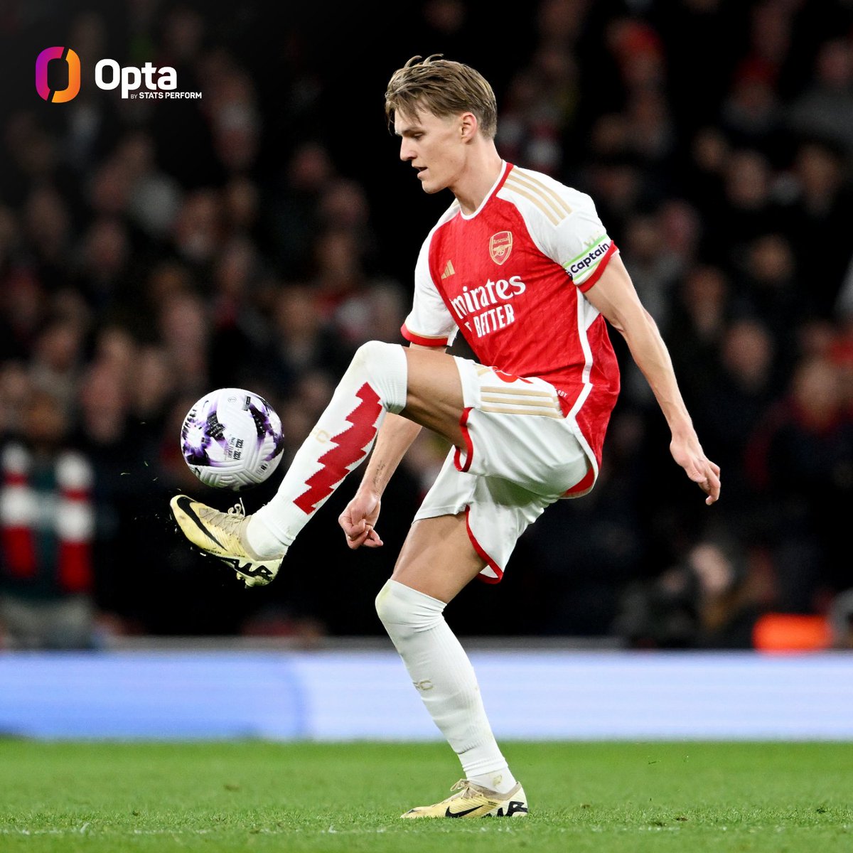 OptaJoe's tweet photo. 8 - Martin Ødegaard created eight chances from open play against Chelsea; the most by an Arsenal player in a Premier League game since Mesut Özil v Everton in October 2017 (8). Strings. https://t.co/Nov3aMAHTJ