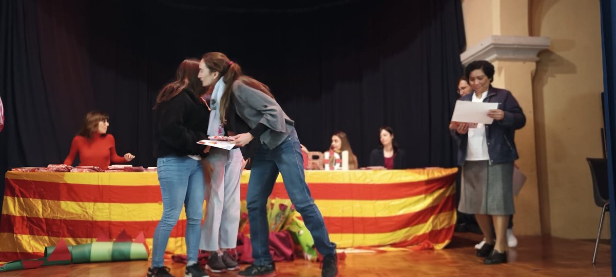 MDPBailen's tweet photo. Moltes gràcies per la GRAN participació als Jocs Florals 2024! Un any més el certamen literari, que es celebra el Dia Internacional del Llibre, per Sant Jordi 🌹📖 ha estat tot un èxit!
#mdpbailen 
#jocsflorals 
#santjordi202 https://t.co/kPH0OHclfW