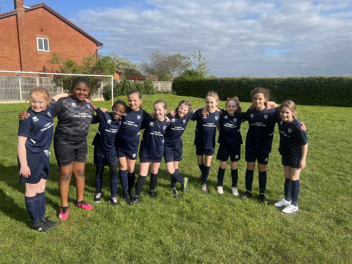 Well done to our school representatives who played in a girls’ football match against St. Mary’s Studley. Despite not winning, they showed exceptional determination and had fun! ⚽️ 🥅 We are very proud of each and every one of them!