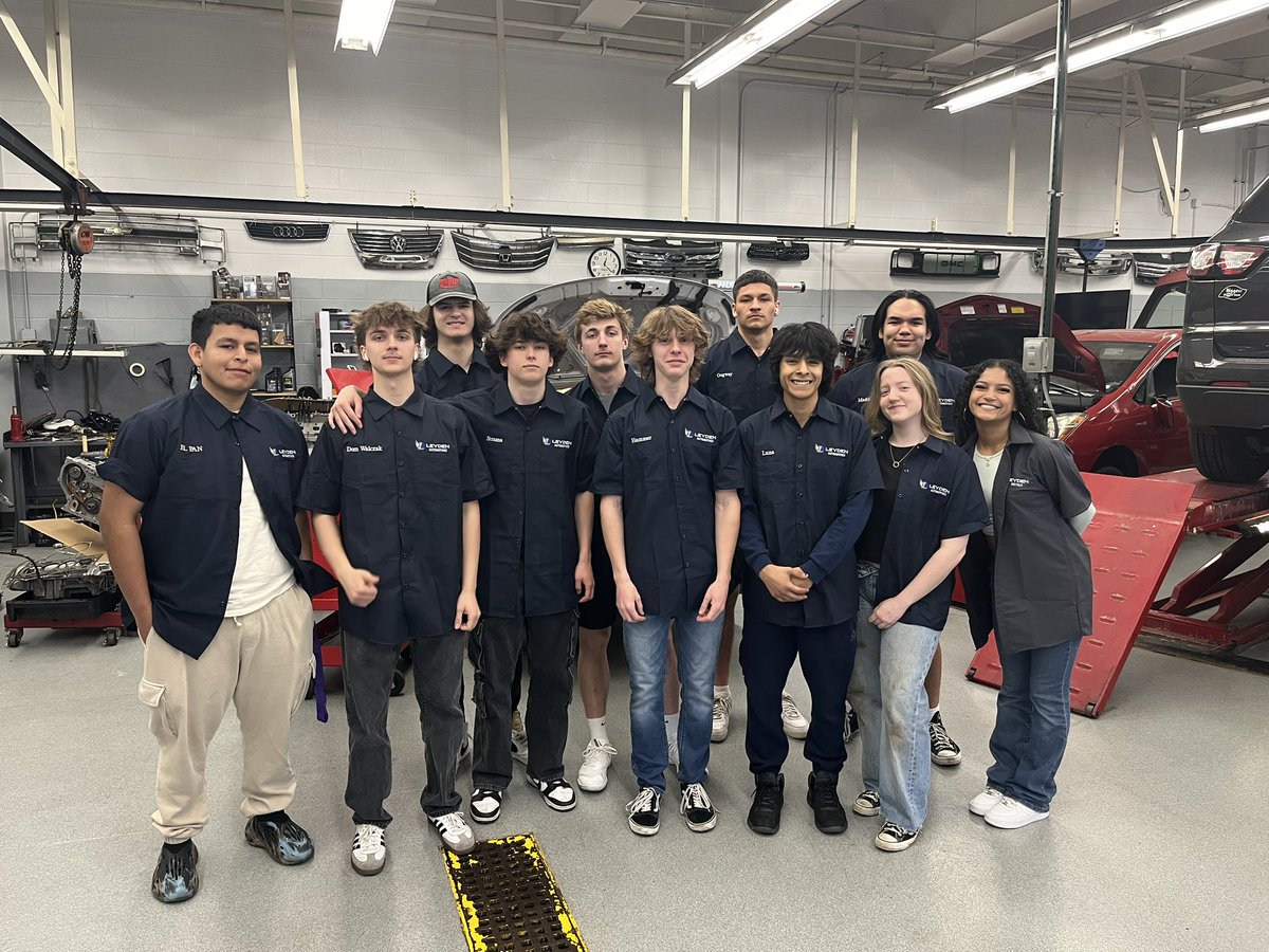 The 2023-2024 East #Leydenpride Auto Service Class looking sharp in their new shop shirts!