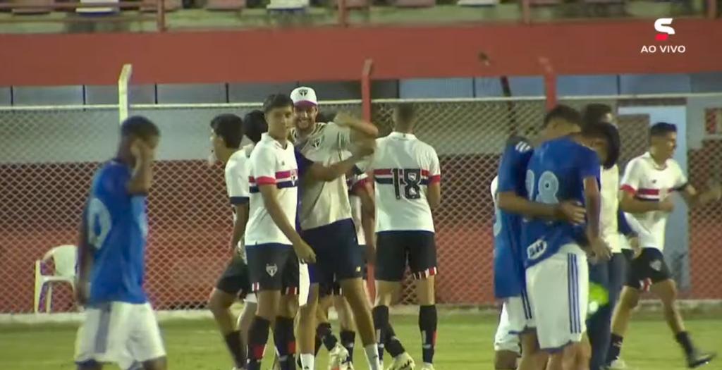 aspirantesSPFC's tweet photo. Em Nova Lima o @SaoPauloFC venceu o Cruzeiro por 3x1 e garantiu uma vaga na decisão da Copa do Brasil sub-17. 
 
Os gols do Tricolor foram marcados por Pedro Ferreira, Gustavo Miranda e Lucca. https://t.co/78tVU6Lx1S