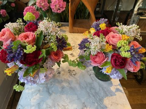 Two spring like arrangements for a dinner party
#florists #nycflorist #corporate #CelebrityStyle