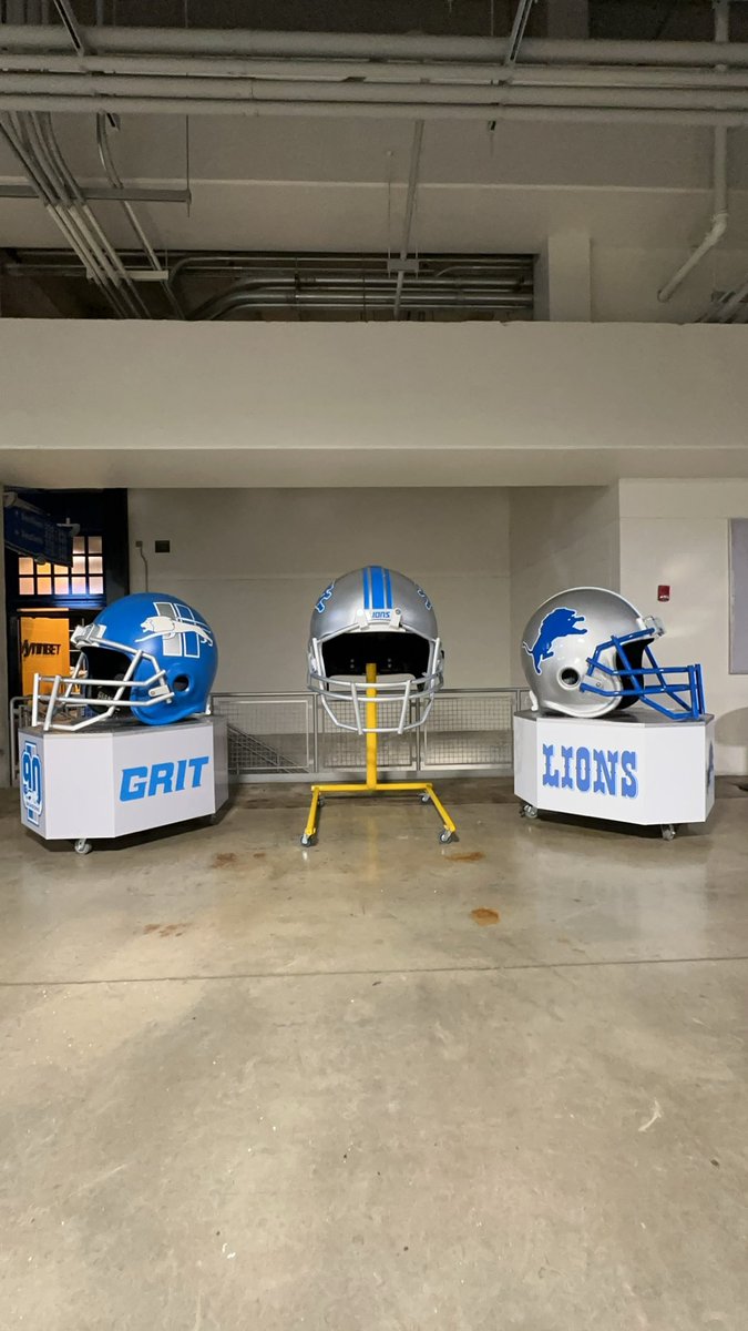 Giant Helmet tweet media