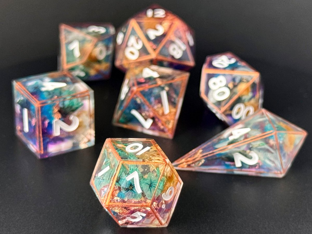 kuuriimu's tweet photo. Finished flower set! 🌼 
#handmadedice #dice #ttrpg https://t.co/1VyOXbkdtX