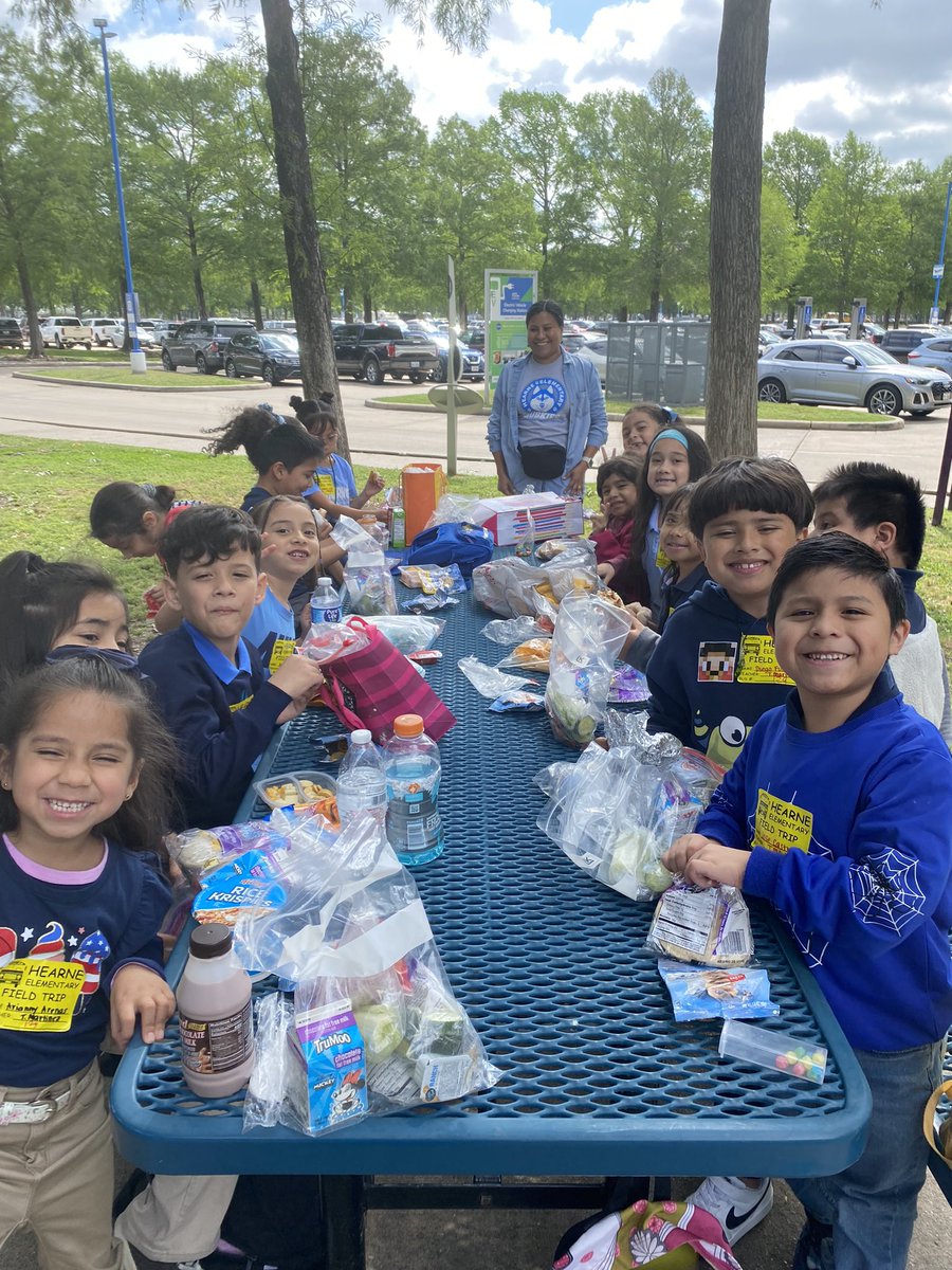 MsMartinez_PK's tweet photo. First grade trip to the Space Center 🚀 @SpaceCenterHou @NASA @hearnehusky https://t.co/8CBVgen4kY
