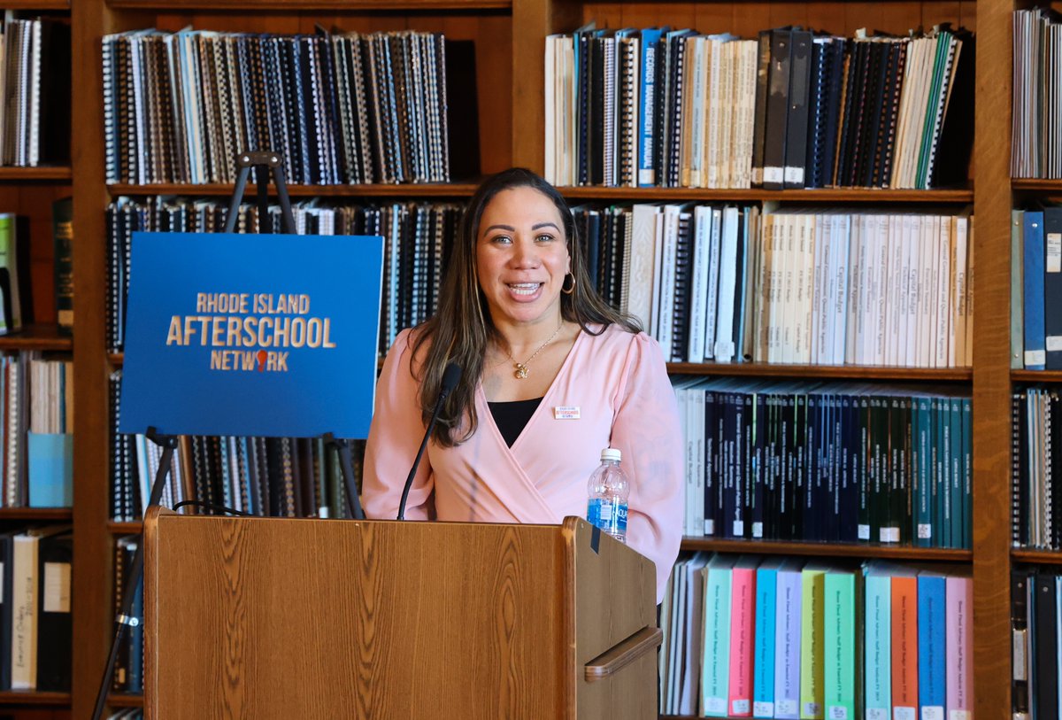 Senator @SANDRISCANO, Representative @MASSforRep, and other community leaders joined @afterschoolri today at the State House to bring attention to legislation they introduced that would invest in out-of-school learning programs in the state. Learn more: rilegislature.gov/pressrelease/_…