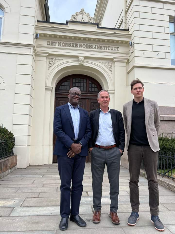 ICC243's tweet photo. le Dr Denis Mukwege reçu par le comité Nobel norvégien .
Le Prix Nobel de la paix 2018, le Dr Denis Mukwege, a eu Un échange fructueux ce mardi 23 Avril 2024 à  Oslo, avec Jørgen Watne Frydnes et Olav Njølstad, respectivement Président et secrétaire du comité Nobel norvégien https://t.co/WJg9hTwume