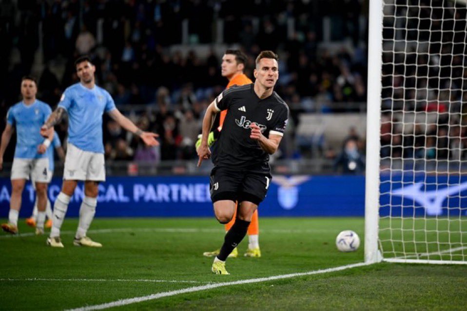 Qui #CoppaItalia: nella semifinale di ritorno dell’Olimpico la #Lazio vince 2-1 (doppietta di #Castellanos e rete di #Milik) ma la #Juventus (vittoriosa 2-0 all’andata) approda alla finalissima contro una tra #Atalanta o #Fiorentina ⚽️ #calcioparlando