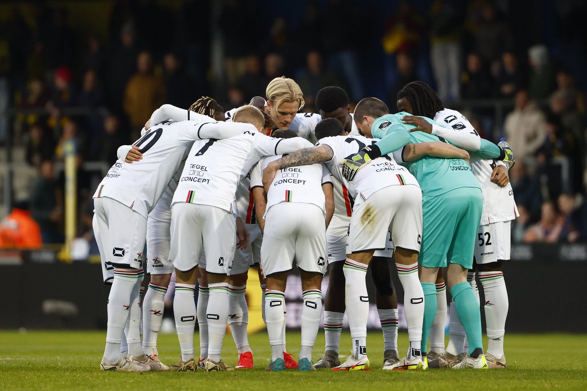 'Teleurstelling overheerst na de blessure van Opoku. Onmiddellijk zagen we dat het zeer ernstig was. Dan denk je niet meer aan voetballen.' Siebe Schrijvers 𝗦𝘁𝗮𝘆 𝘀𝘁𝗿𝗼𝗻𝗴, 𝗡𝗮𝘁𝗵𝗮𝗻 💪 #ohleuven #WESOHL