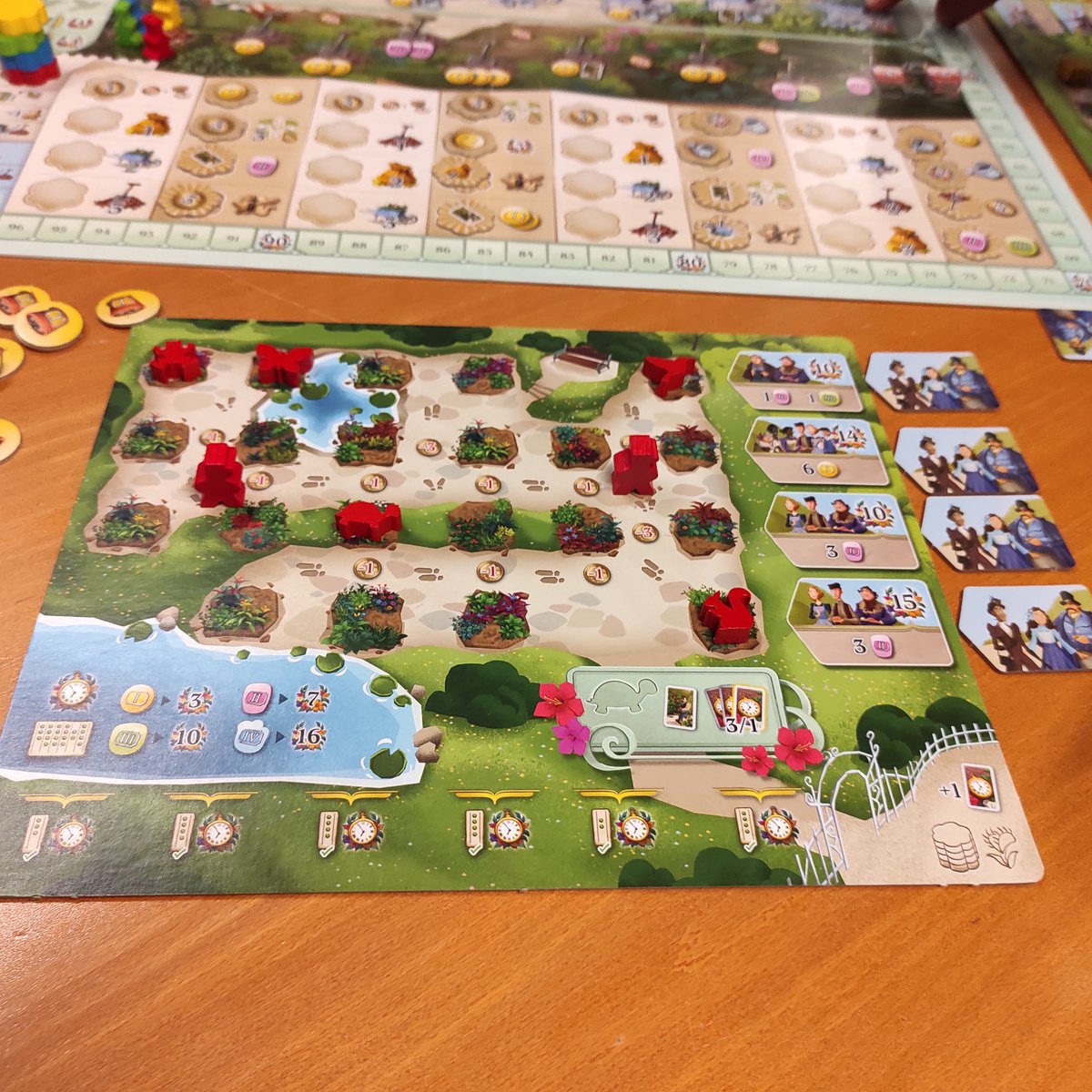 digitaleflaneur's tweet photo. Hab heute ne 4er Partie #Botanicus gespielt (auf der Expertenseite).
Hat mir schon ziemlich getaugt, auch wenn das Thema den abstrakten Punktesalat nur spärlich bedeckt.
Nix fürs Regal, würde ich aber jederzeit nochmal zocken. #boardgames https://t.co/eR1xk7yVC7