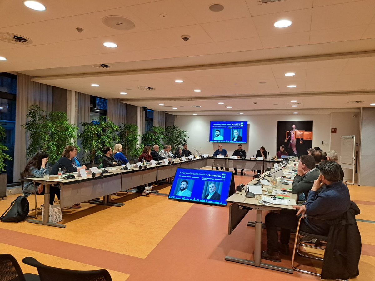 ArnhemRaad's tweet photo. De eerste bijeenkomst van de  cursus Politiek Actief in Arnhem was vanavond een succes! Met maar liefst 28 deelnemers die de aankomende weken enthousiast aan de slag gaan om hun rol in de lokale politiek te ontdekken. #PolitiekActief #Arnhem https://t.co/pI27d7P3T7
