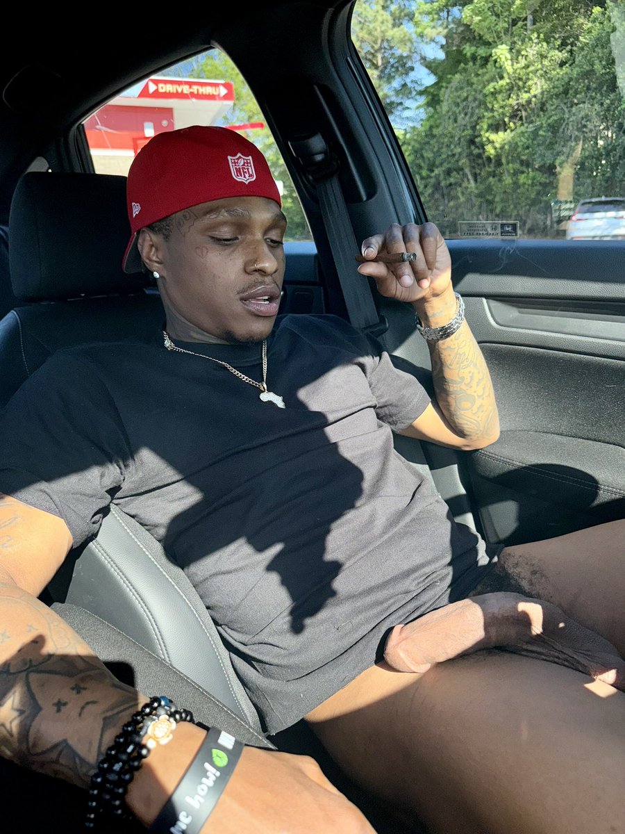 TheDevonte2k's tweet photo. I need you to suck my dick while I finish this blunt rq 💦 https://t.co/x64zZGM1u4