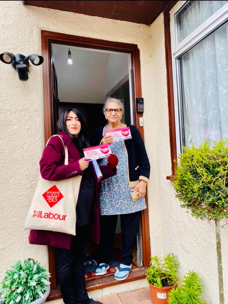 🌹On the CASE come rain 🌦️or shine! Late afternoon postal votes delivered on 5 roads in Southall West with FAB!! first time canvassers. Bring yourself, bring your ID 2, May 2024.🌹 Use your 3 votes for @SadiqKhan @BassamMahfouz @UKLabour … @_petermason @EalingCouncil