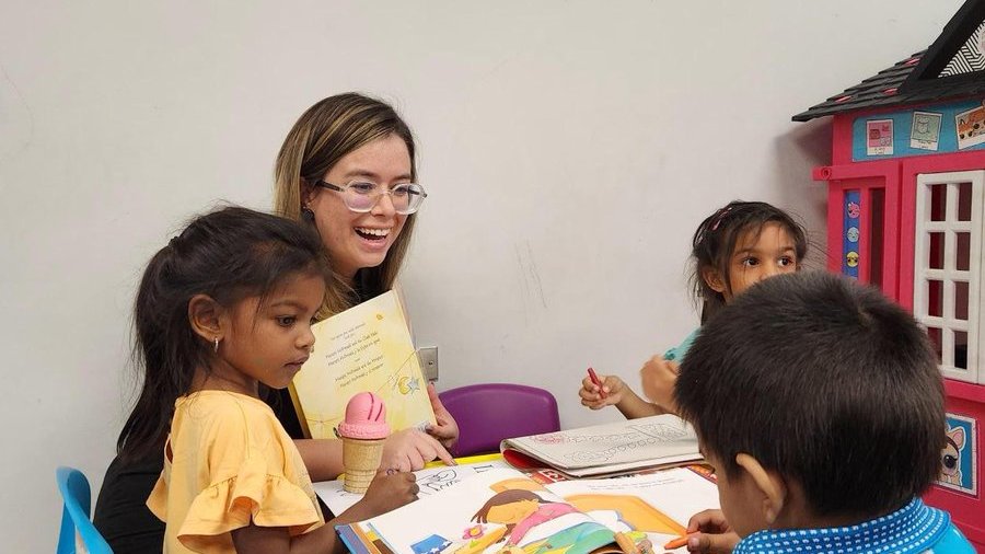UNHCRTT's tweet photo. Meet Ziziaana, Keziana and David, three siblings who stopped to read some bilingual books 📚 at our reception centre.

On #WorldBookDay, we celebrate the way books hold stories, connect communities and are a gateway to education, a right for everyone. 
#WithRefugees https://t.co/FlV3GfktMU