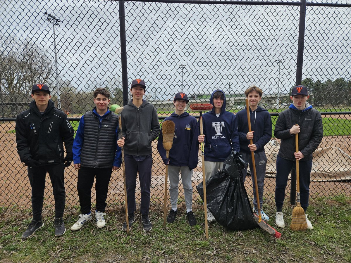 Some of the U16 West Toronto players sprung into action to help get the Keelesdale North field/facilities ready for the 2024 season.  Almost here...

#Fieldofdreams