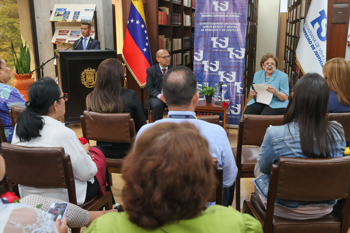 Biblioteca del TSJ realiza conversatorio para celebrar el Día Internacional del Libro y los Idiomas tsj.gob.ve/-/biblioteca-d… #TSJ #23Abr