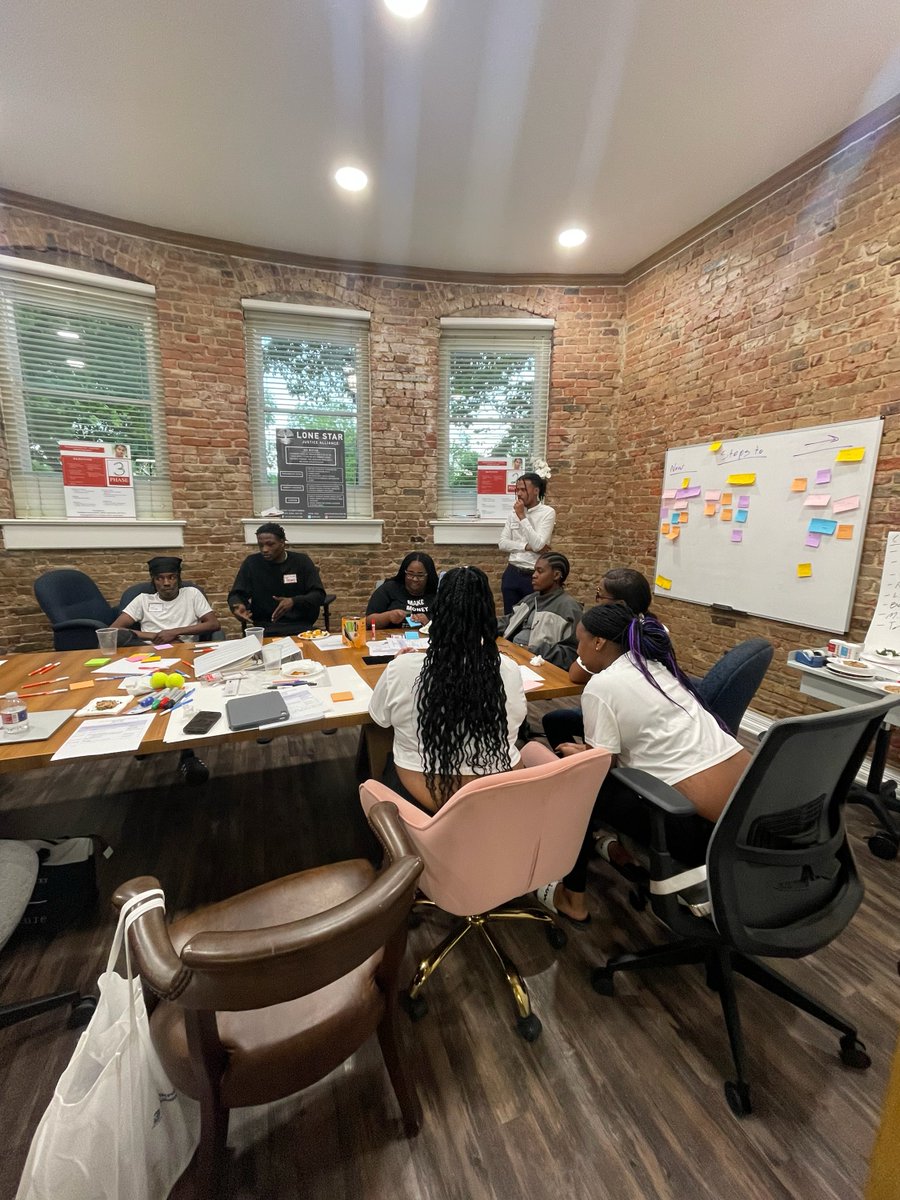 leagueofcities's tweet photo. Did you know it’s #YouthViolencePrevention week? Our Justice Initiatives team is on the ground in Dallas, Texas, engaging with justice-impacted young adults. While in Dallas, the team will also meet with the Office of Integrated Public Safety Solutions and the Lone Star Justice Alliance.