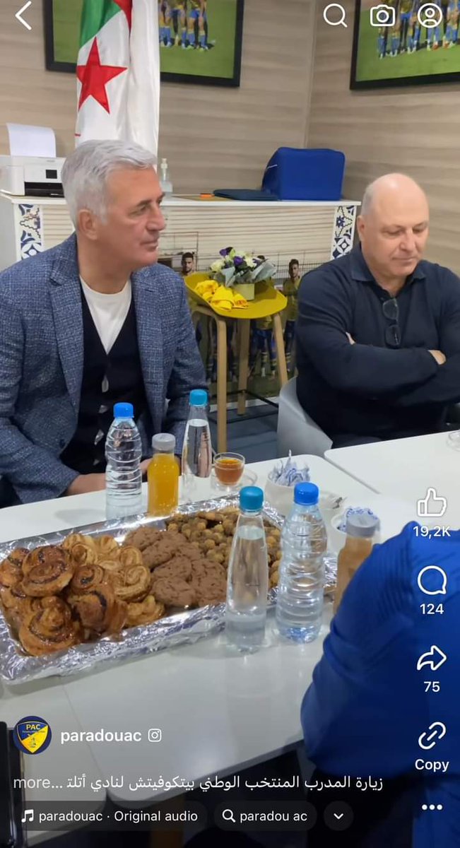 19Mohamed6's tweet photo. 👂كلام منقول من المدير العام لمصنع  مصبرات مجمع بلاط:
عجب عجيب عجاب 
مدرب المنتخب الوطني 
وظيفة مقابل راتب و أهداف لتحقيقها
امتيازات وظيفية منها التنقل والسكن والعلاوات
مبارتان وديتان وبعدها؛تجوال في كل البلد بقلاوة مقروط برنوس كادر...
من العاصمة للشلف لوهران لقسنطينة لسطيف 
#DZ https://t.co/DKowYuliBK