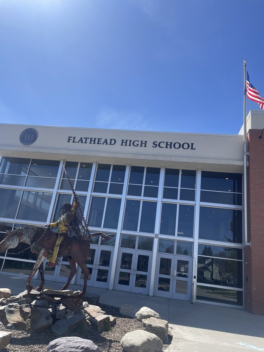CoachTravisDean's tweet photo. Thanks @AlandCaleb for having me at Flathead today! Lot of history in those halls! Home of former Oredigger RB @counts_blake and current Diggs Jaden MacNeil, Max Anderson, and Trae Vasquez! https://t.co/ht0WIhU3io