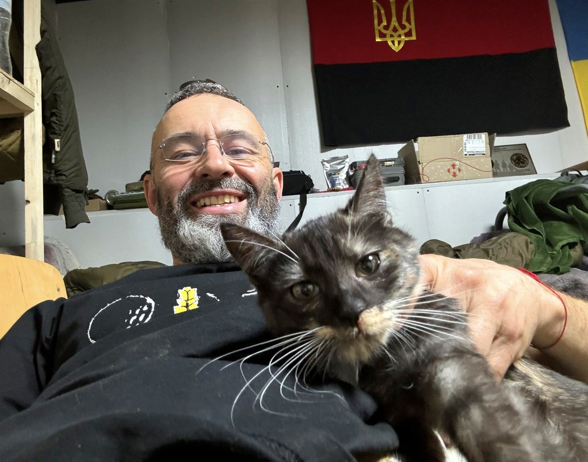 Today's Ukrainian cat---with @VsevolodKozhem1. Their fur matches.