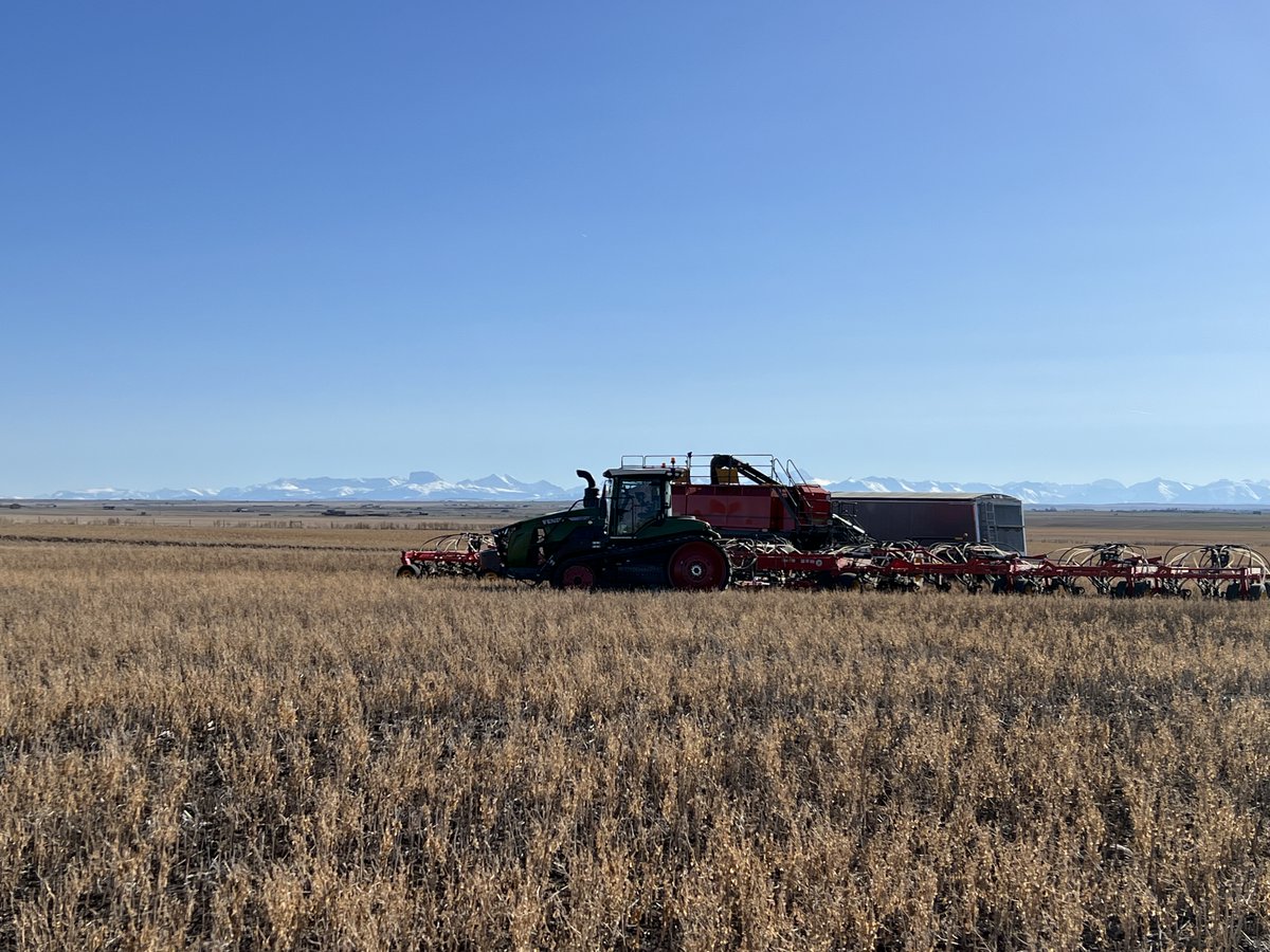 Some seeding action this past Saturday with the #Fendt 1167MT. Not a bad view of the #CanadianRockies on the horizon.
