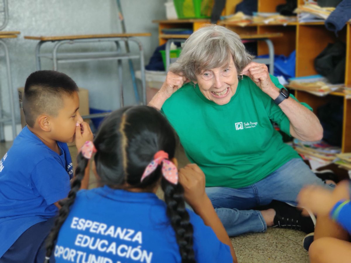 _SafePassage_'s tweet photo. Earlier this week we had friend and supporter Pat Ellis join our English teachers in a workshop on ESL Teaching. We are so glad she could join us for this special workshop! https://t.co/XDGGJsq8MO
