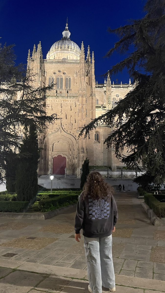 blancasls_'s tweet photo. Te vas a estudiar a Salamanca y te enamoras de esa ciudad de ensueño que te describía tu madre ❤️ https://t.co/QQc1oDhHXS