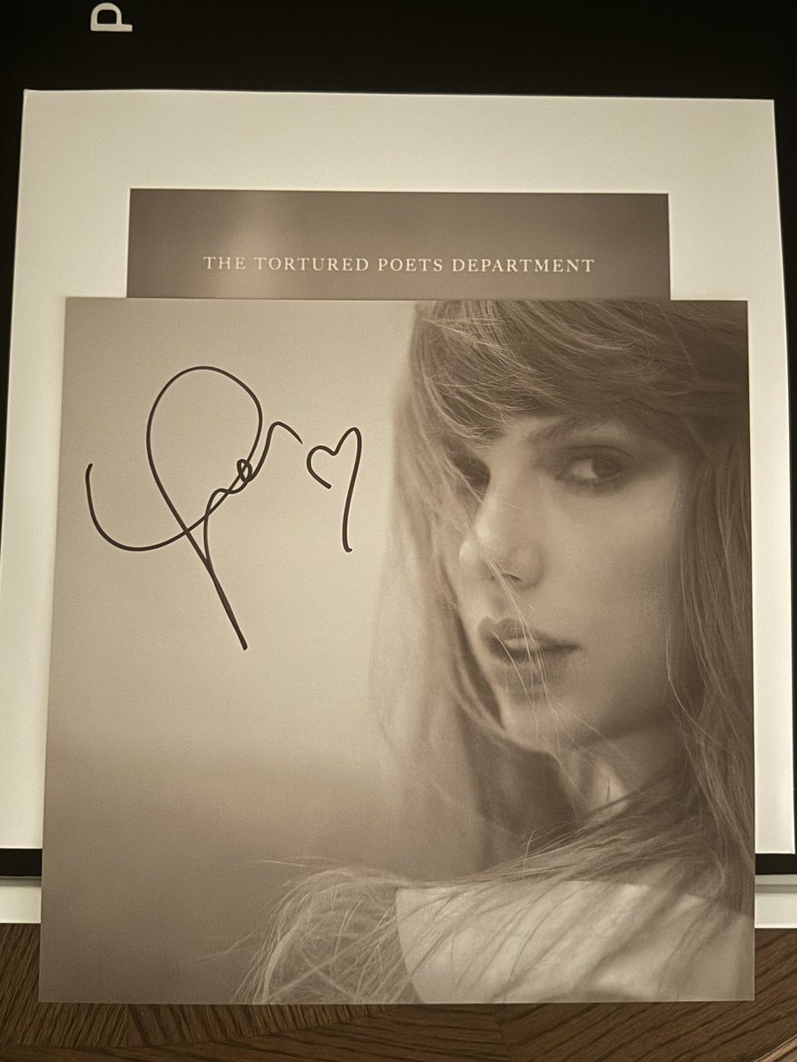 heathersversion's tweet photo. My new most prized possession! Finally got something signed by Taylor AND with her crazy mis-shaped heart!! No one speak to me I’m on cloud 9 right now https://t.co/Sukwr7fHPU