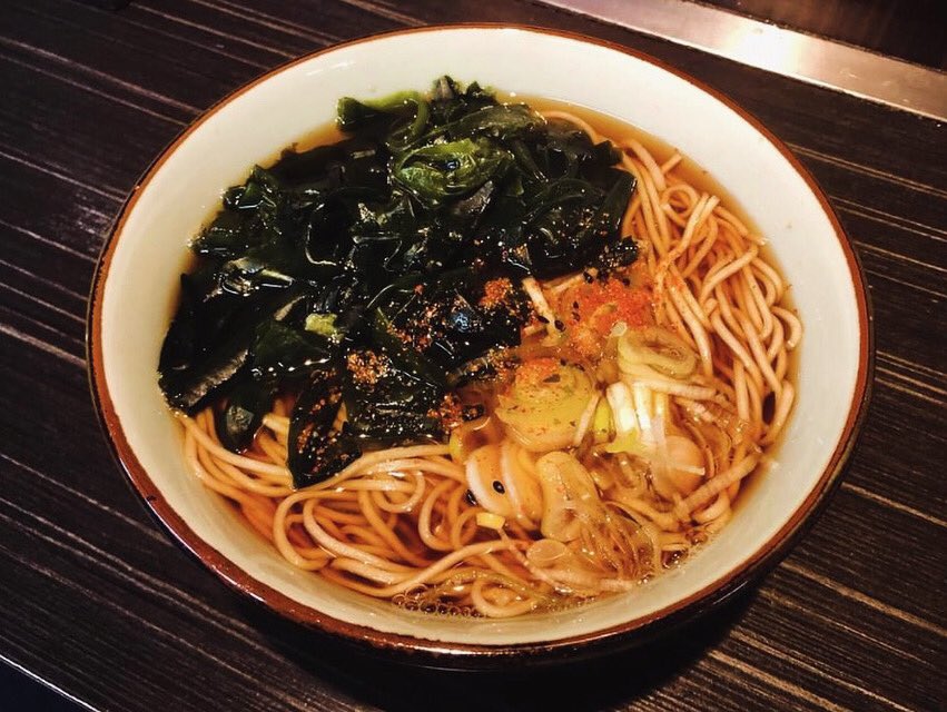 わかめそば。

#朝ごはん　#そば　#蕎麦　#立ち食いそば　#浅草　#文殊
#breakfast #soba #asakusa #monju